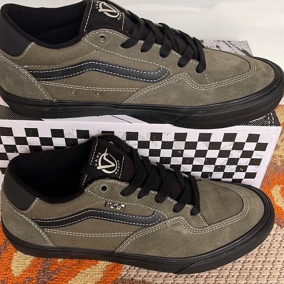 Vans WMNS Rowan Olive/Black
VN0A5JICBIQ
Sneakers - Picture 15 of 16